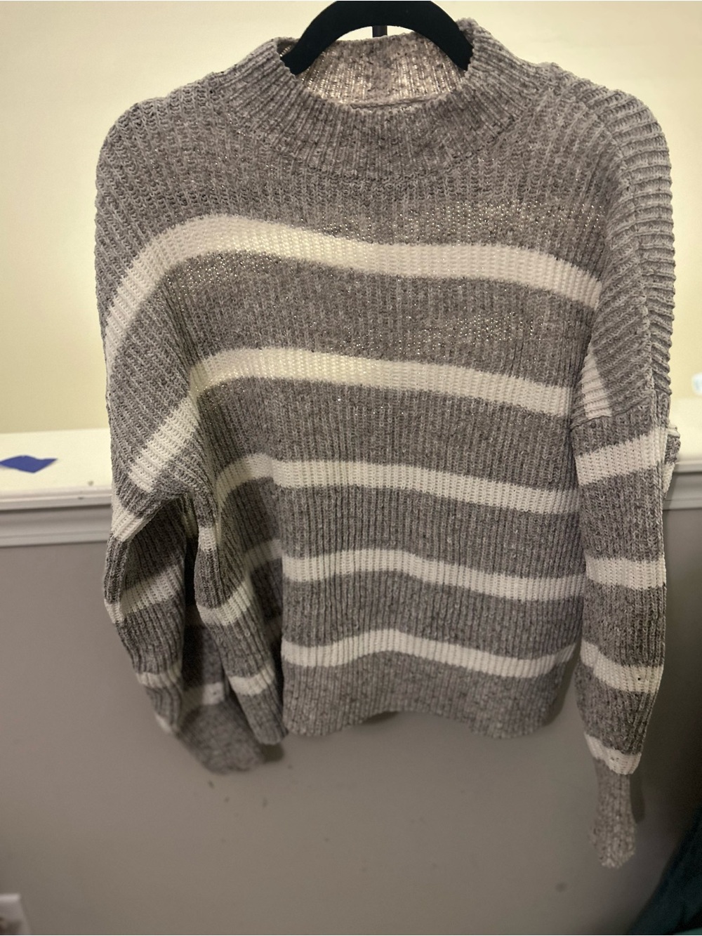 Keywords): Abercrombie & Fitch Gray White Striped Ribbed Mock Neck Knit Sweater